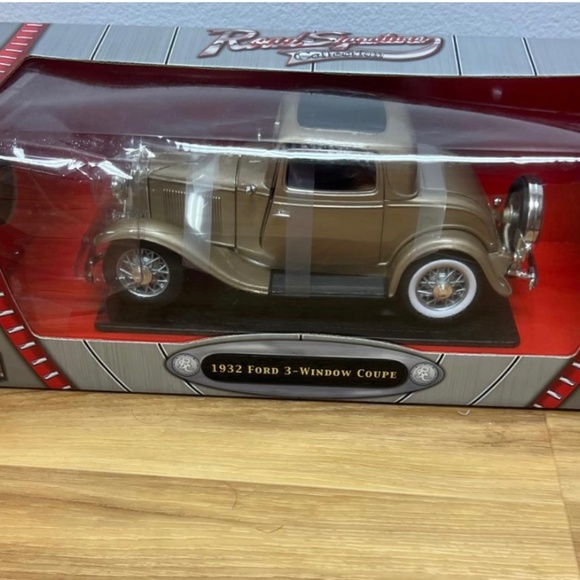1932 Ford 3- window coupe. Plastic is coming undone on the top but can be fixed. - Picture 1 of 3